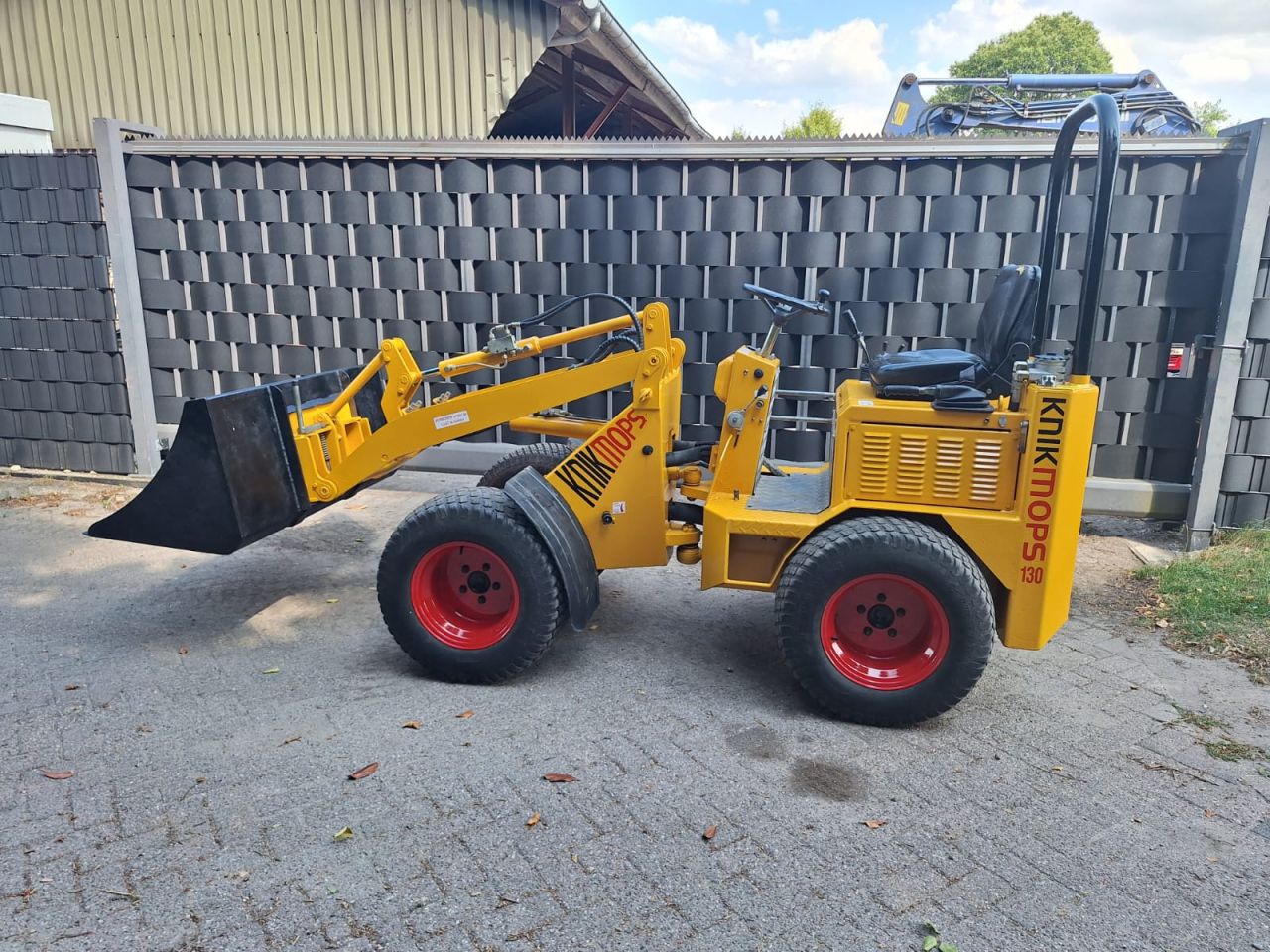 Knikmops 130 minishovel kubota bobcat yanmar avant weidemann
