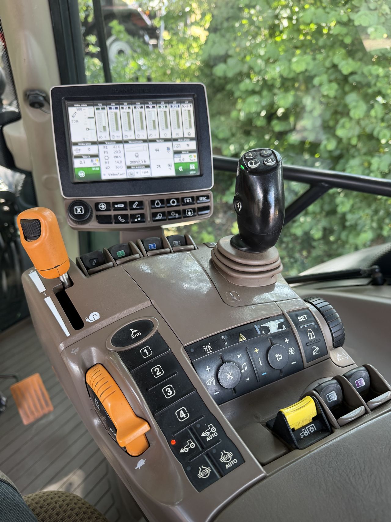 John Deere 6195R AP