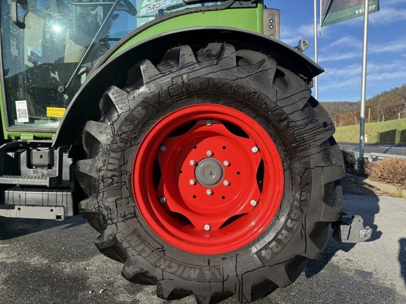 Fendt 211 Vario V Profi (Gen3)