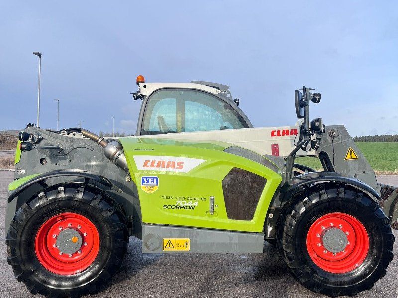 Claas Scorpion 7044