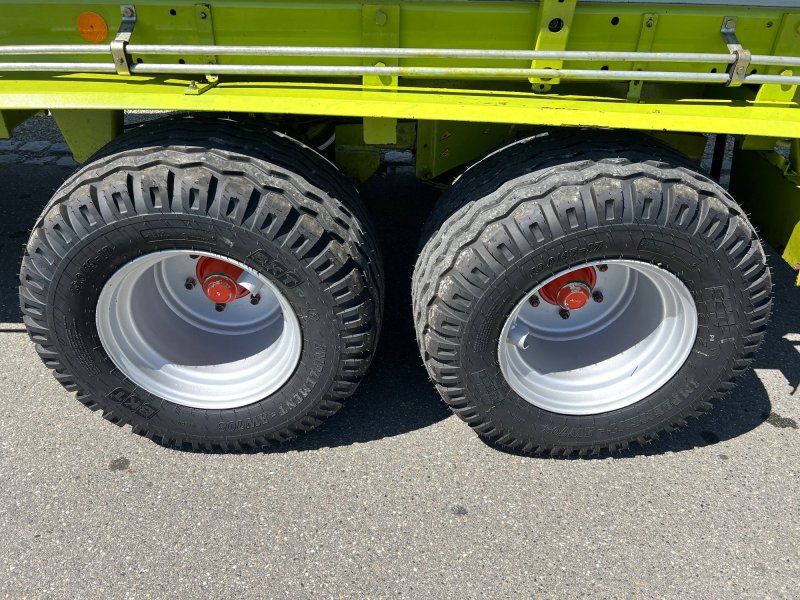 Claas Sprint 330 U mit elektrischer Bedienung und neuen Breitreifen