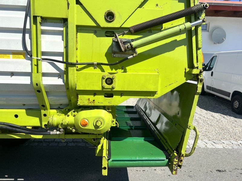 Claas Sprint 330 U mit elektrischer Bedienung und neuen Breitreifen