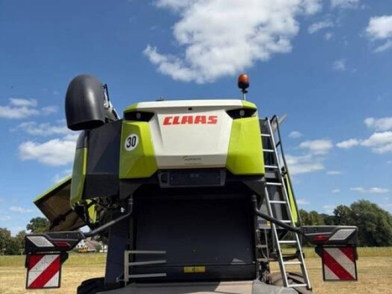 Claas TRION 730