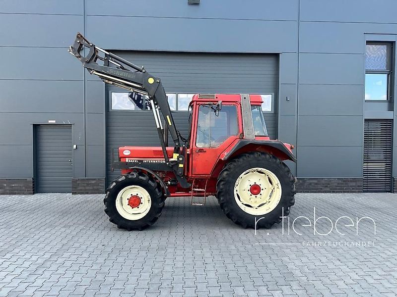 Case IHC 844 XL mit Frontlader