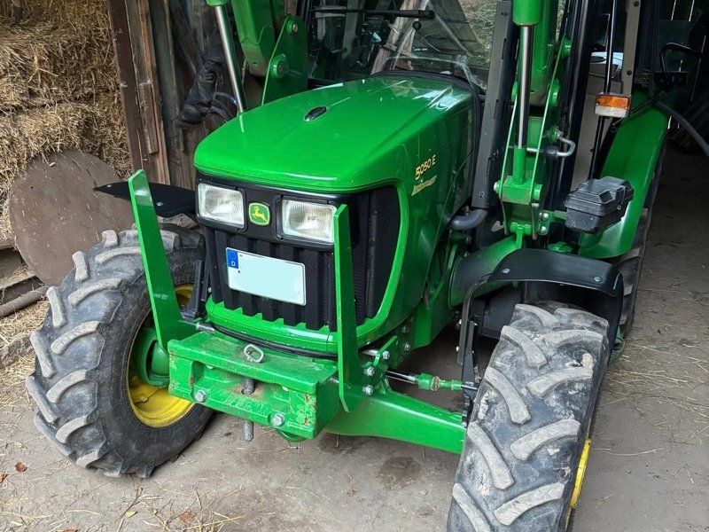 John Deere 5050 E