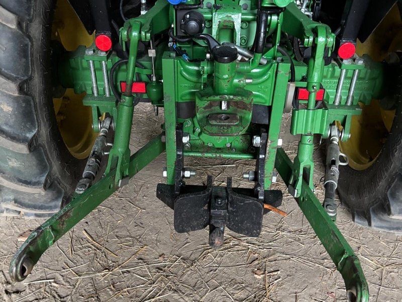John Deere 5050 E