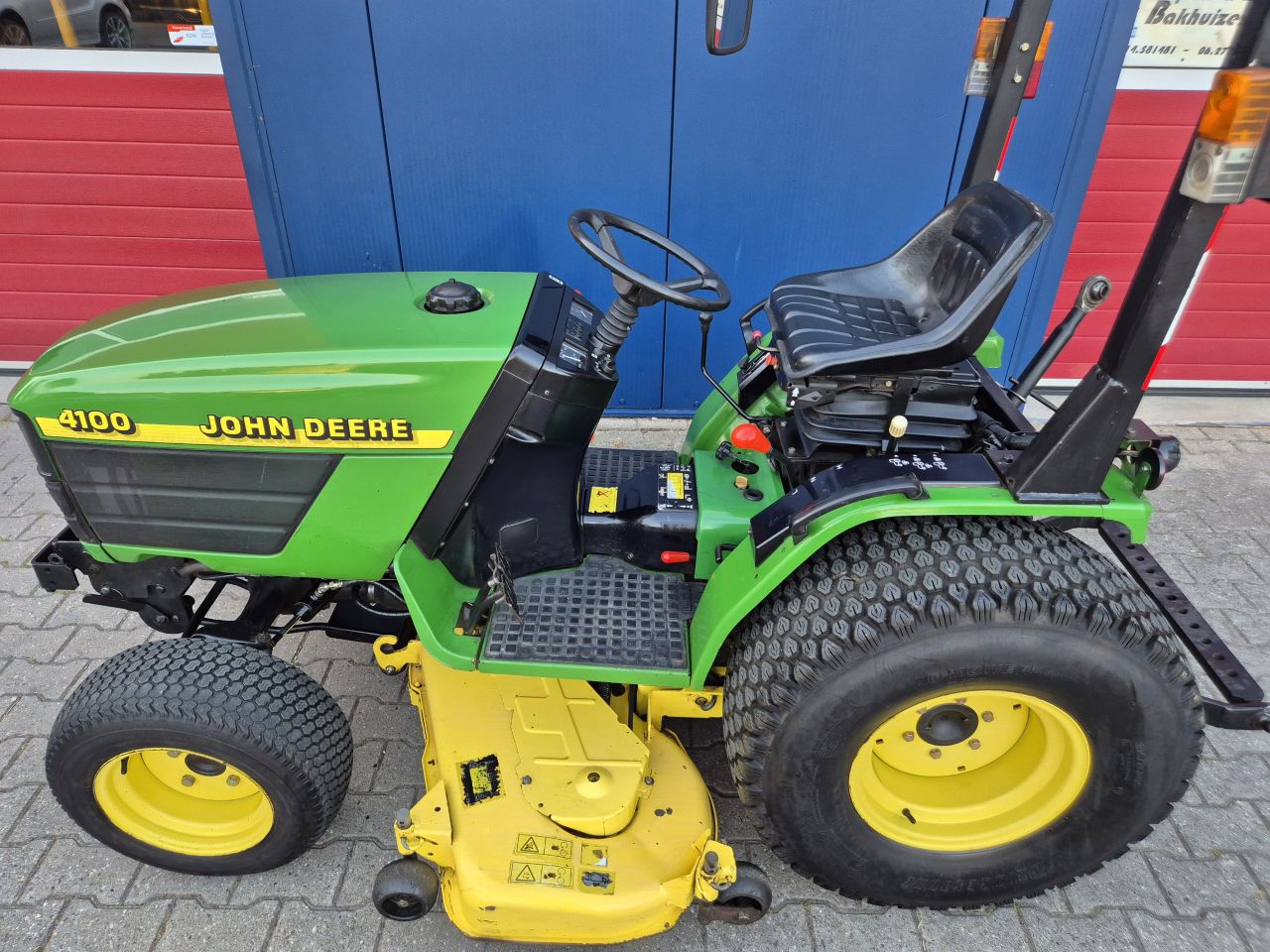 JOHN DEERE 4100 HST COMPACT TRACTOR 4WD MET MAAIDEK PRIJS MARGE
