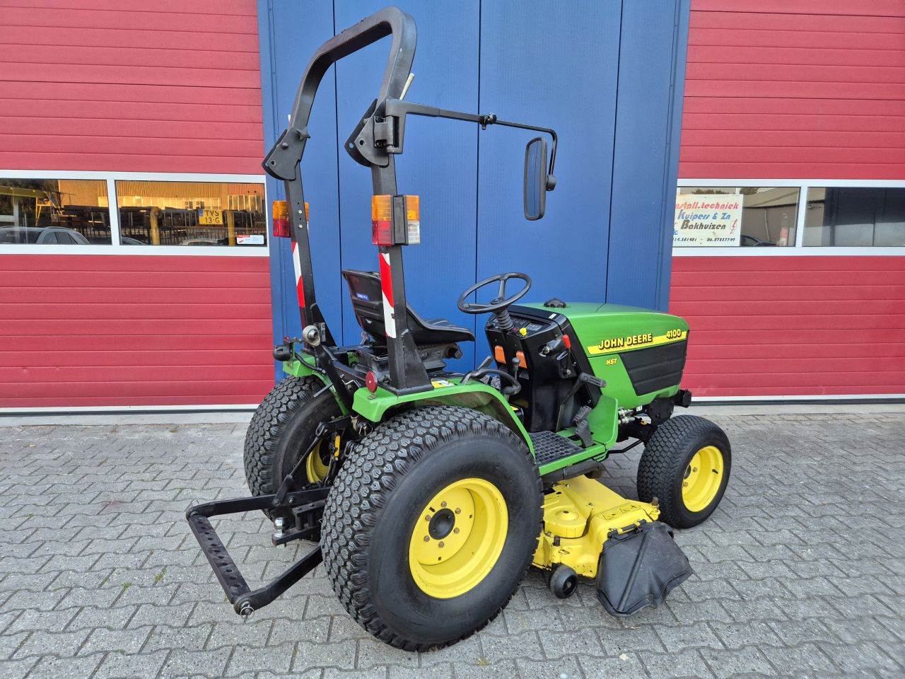 JOHN DEERE 4100 HST COMPACT TRACTOR 4WD MET MAAIDEK PRIJS MARGE