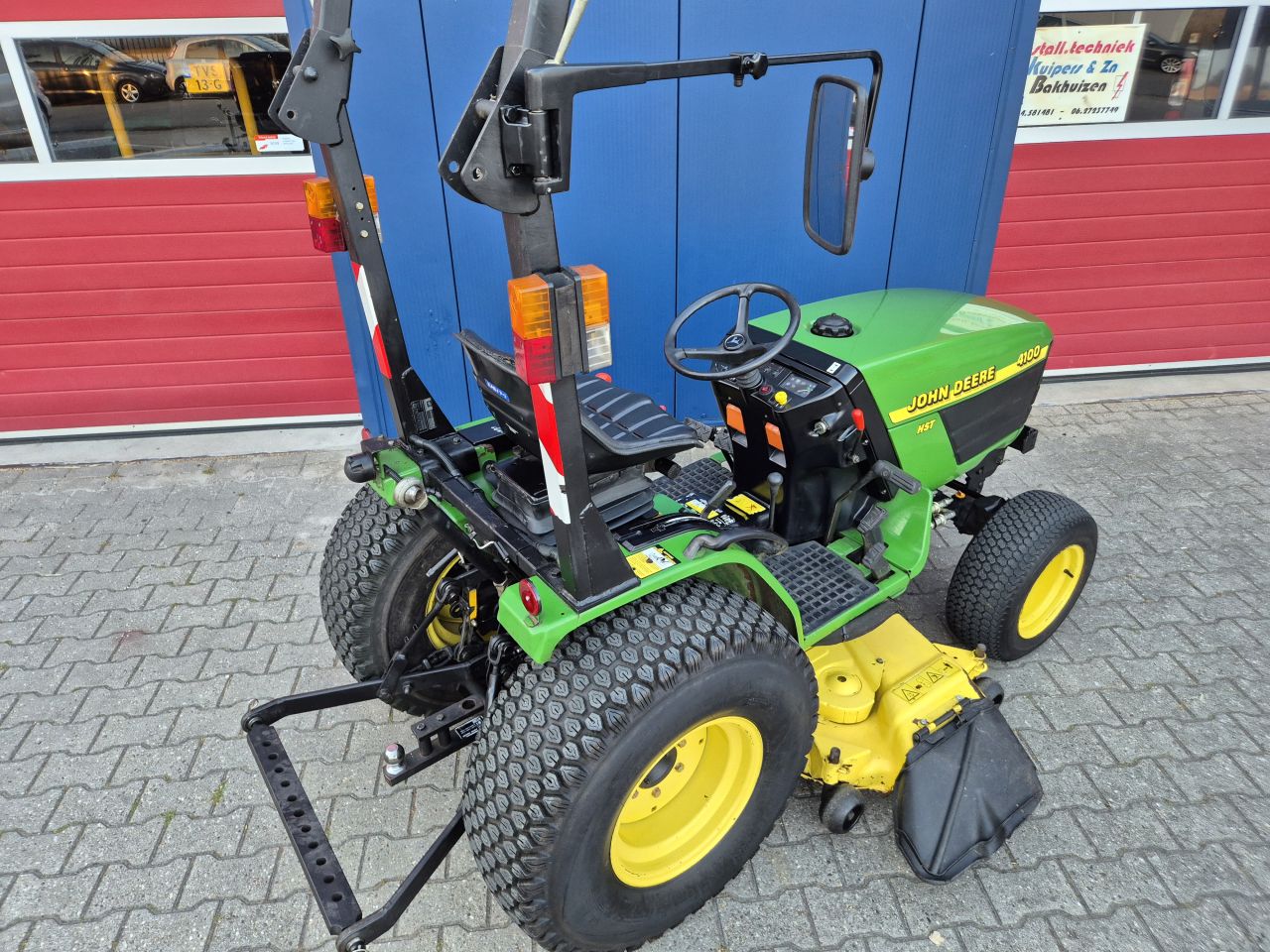 JOHN DEERE 4100 HST COMPACT TRACTOR 4WD MET MAAIDEK PRIJS MARGE