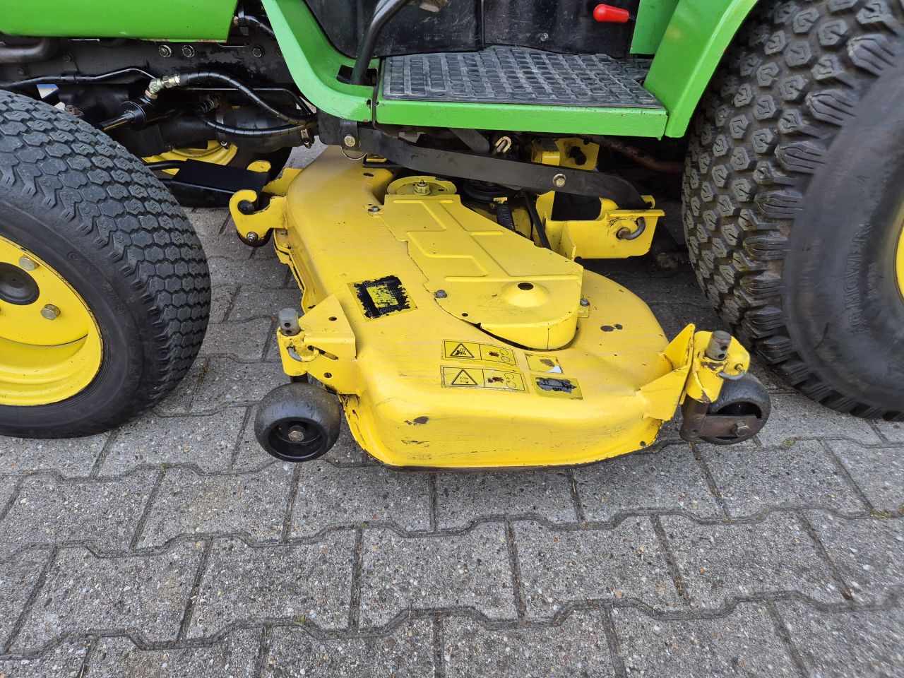 JOHN DEERE 4100 HST COMPACT TRACTOR 4WD MET MAAIDEK PRIJS MARGE