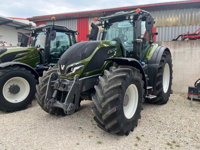 Valtra Q 265 mit Rüfa und Forstkabine