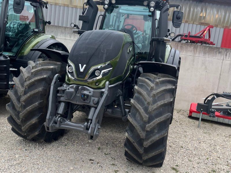 Valtra Q 265 mit Rüfa und Forstkabine