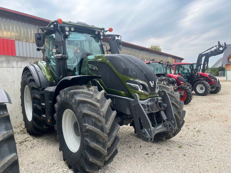 Valtra Q 265 mit Rüfa und Forstkabine
