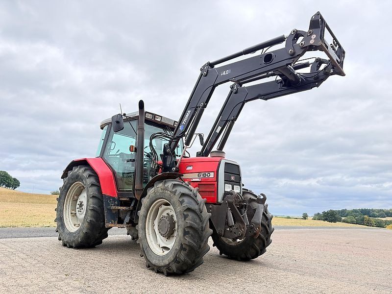 Massey Ferguson 6180 Dynashift mit Frontlader