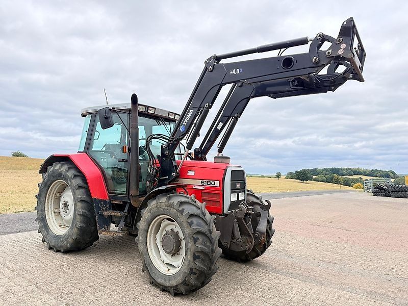 Massey Ferguson 6180 Dynashift mit Frontlader