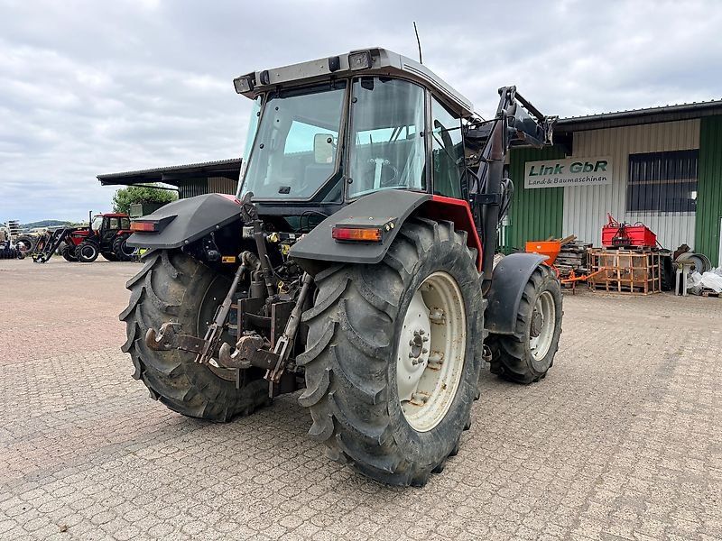 Massey Ferguson 6180 Dynashift mit Frontlader