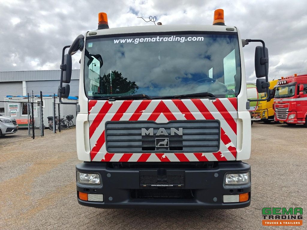 MAN TGL 12.210 4x2 Double Cab Euro4 - Doka - Open Load Bed + Hydraulic Ramp - Manual Transmission