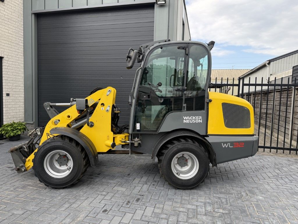 WACKER WL32 ( BJR 2016 )3400 UUR WEIDEMANN 1880