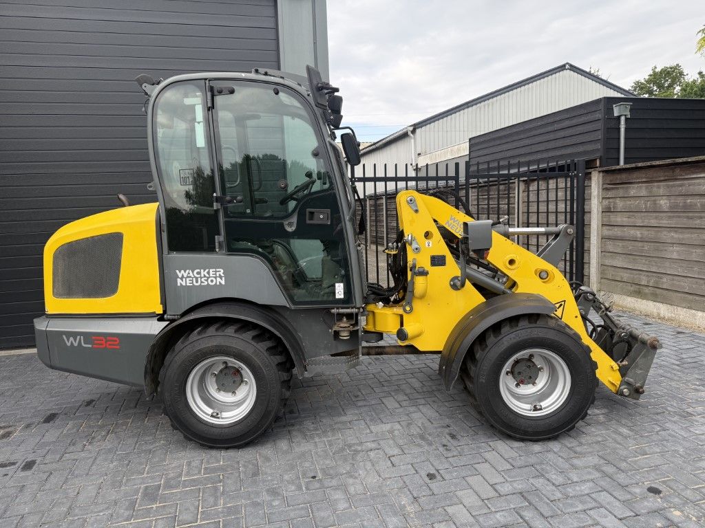 WACKER WL32 ( BJR 2016 )3400 UUR WEIDEMANN 1880