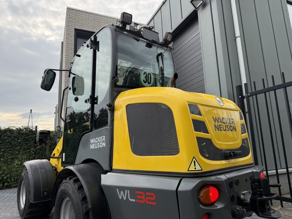 WACKER WL32 ( BJR 2016 )3400 UUR WEIDEMANN 1880
