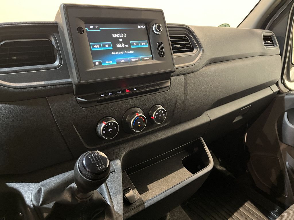 Nissan INTERSTAR 2.3 L3 DC 145 PK / Open Laadbak / Dubbel Cabine 7 Pers. / Trekhaak 3500 KG / Airco / Cruise Control / CarPlay / Dubbel Lucht / 21.500 KM !!
