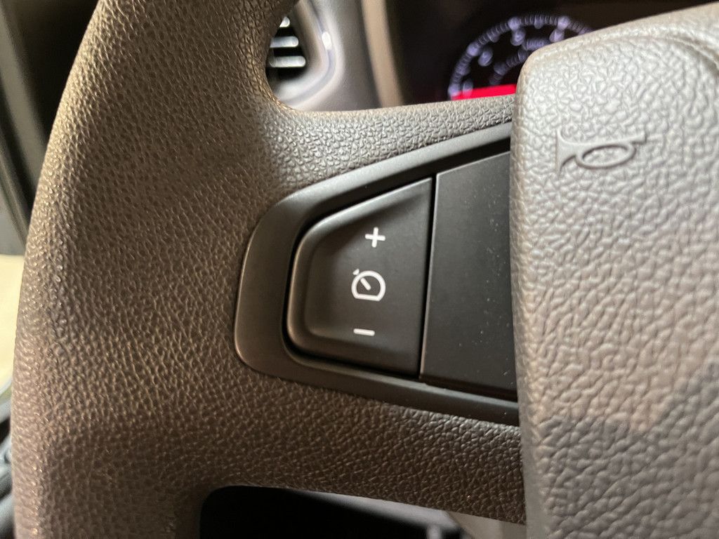 Renault Master (Nissan Interstar) 2.3 L3 145 PK / Open Laadbak / Dubbel Cabine 7 Pers. / Trekhaak 3500 KG / Airco / Cruise Control / CarPlay / Dubbel Lucht / 21.500 KM !!