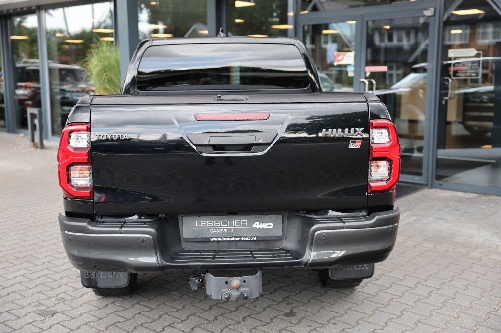 Toyota Hilux 2.8 D-4D DUBBEL CABIN GR SPORT A/T 2 ZITS 4WD VAN