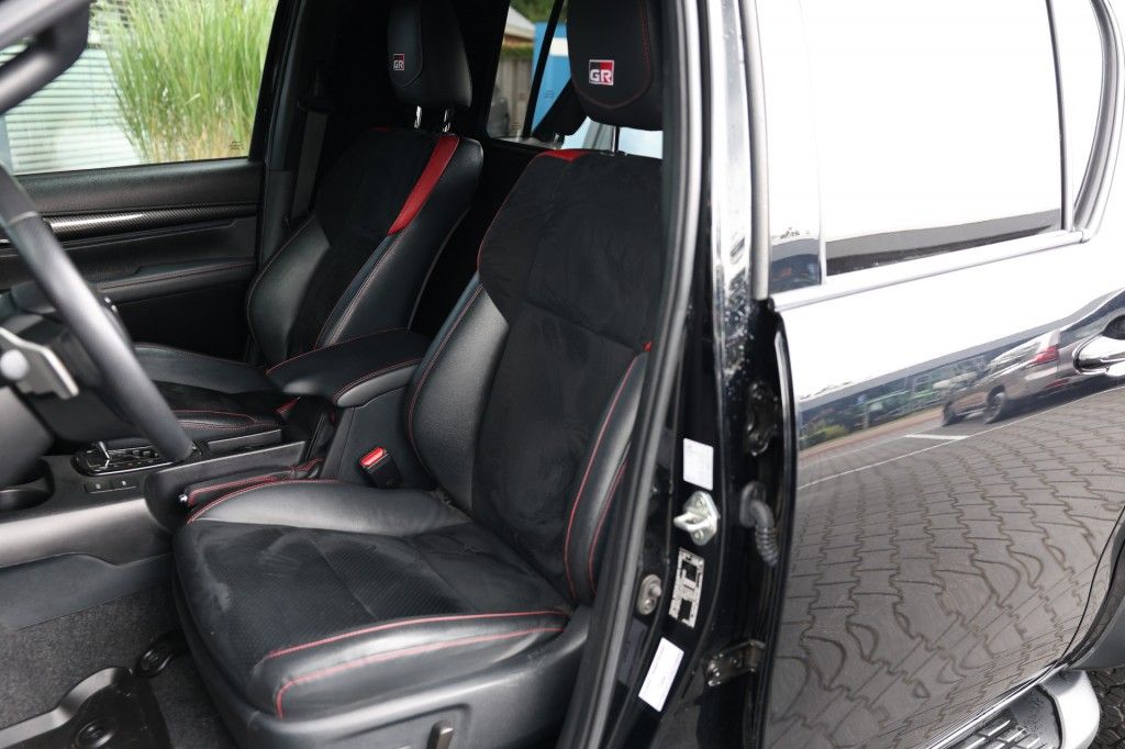 Toyota Hilux 2.8 D-4D DUBBEL CABIN GR SPORT A/T 2 ZITS 4WD VAN