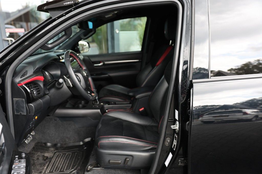 Toyota Hilux 2.8 D-4D DUBBEL CABIN GR SPORT A/T 2 ZITS 4WD VAN