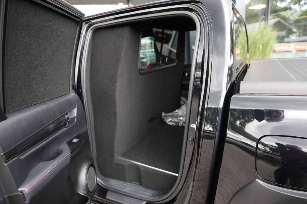 Toyota Hilux 2.8 D-4D DUBBEL CABIN GR SPORT A/T 2 ZITS 4WD VAN