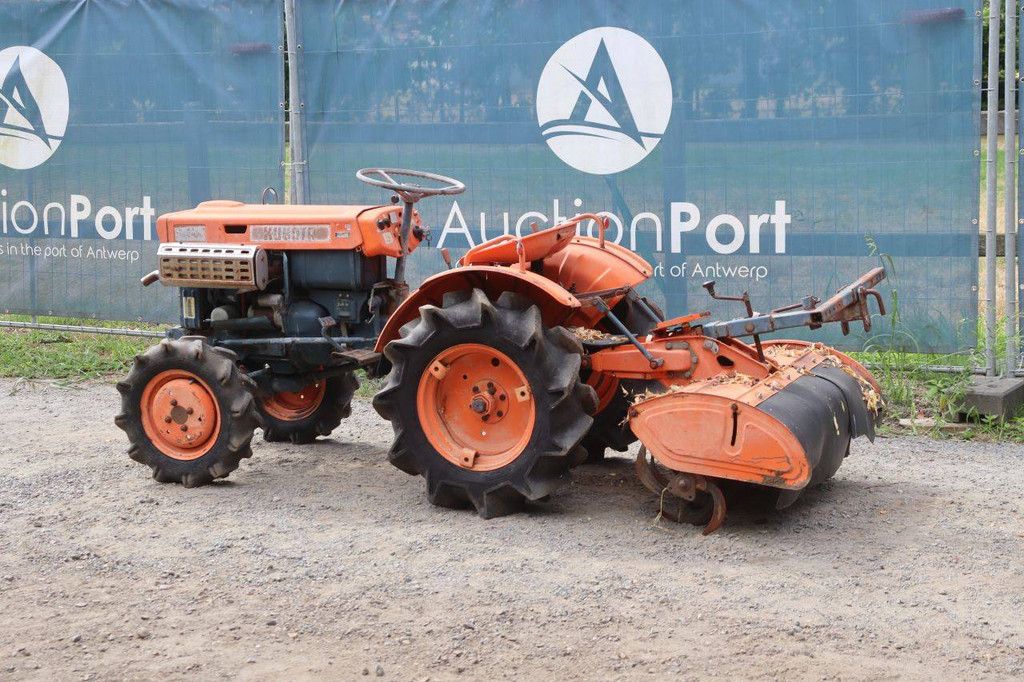 Minitractor Kubota B7000 Diesel 13pk met grondfrees