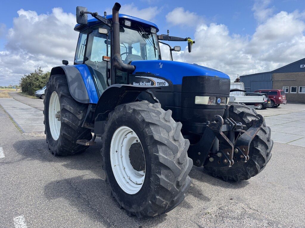 New Holland TM 190