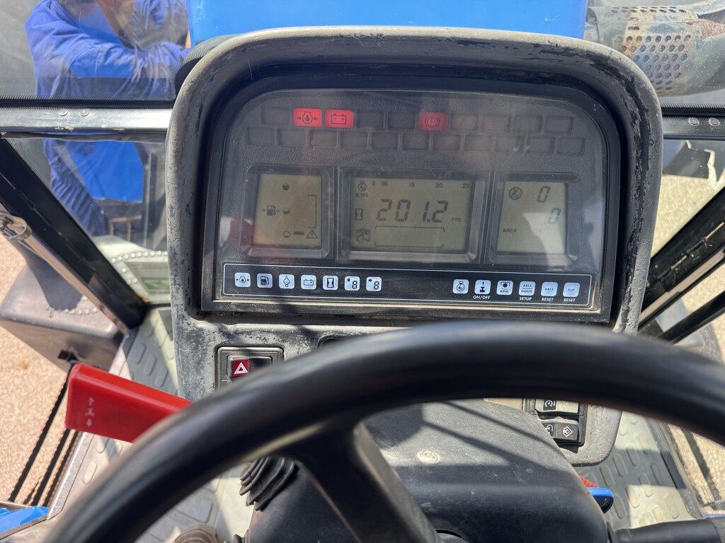 New Holland TM 190