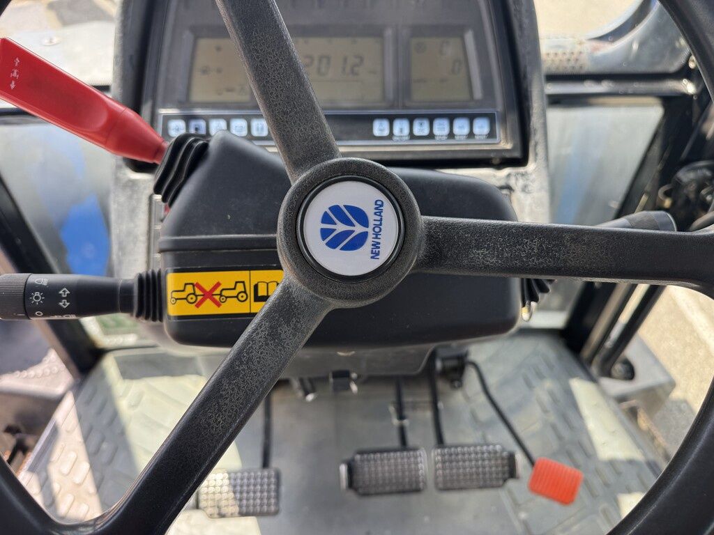 New Holland TM 190