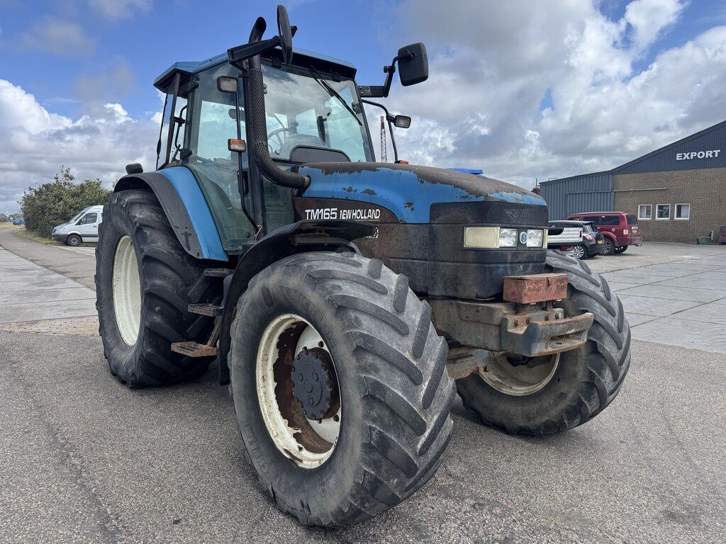 New Holland TM 165