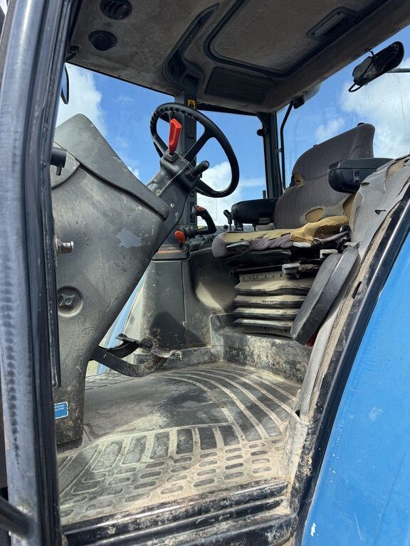 New Holland TM 165