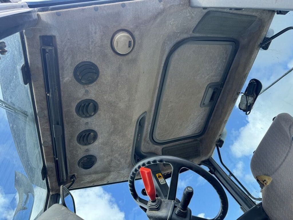 New Holland TM 165