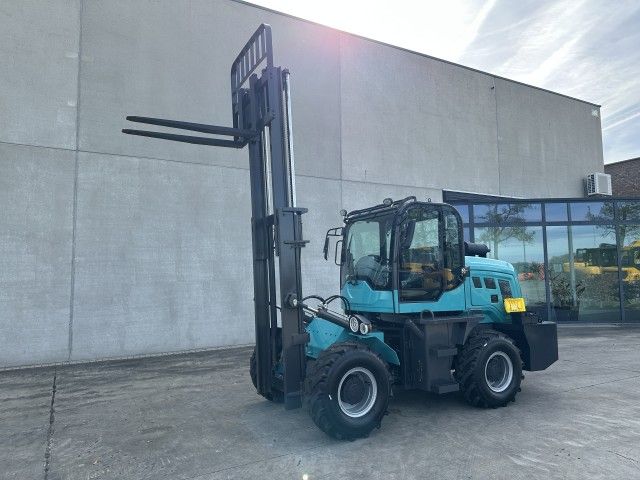 2025 Macro MP-T320A Geländestapler (neuwertig)