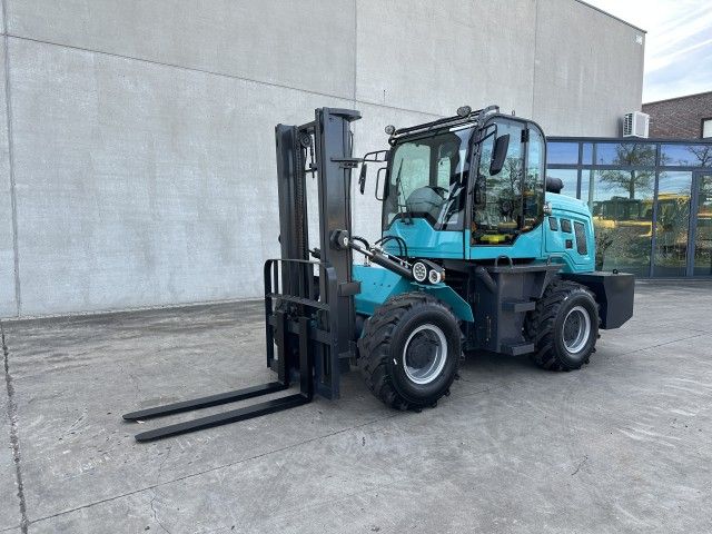 2025 Macro MP-T320A Geländestapler (neuwertig)