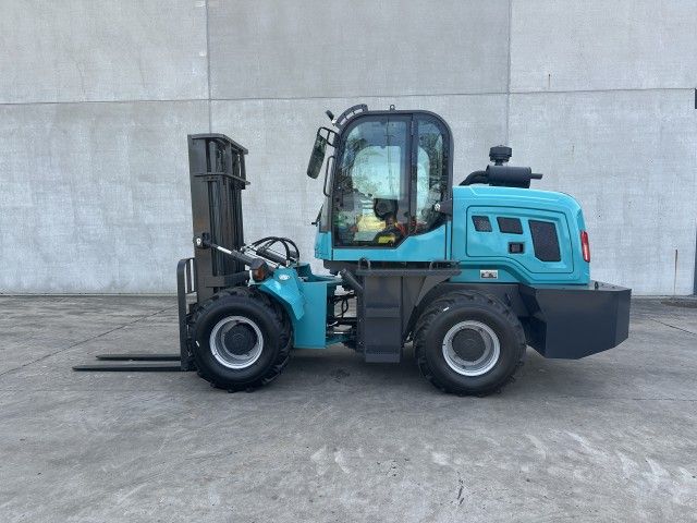 2025 Macro MP-T320A Geländestapler (neuwertig)
