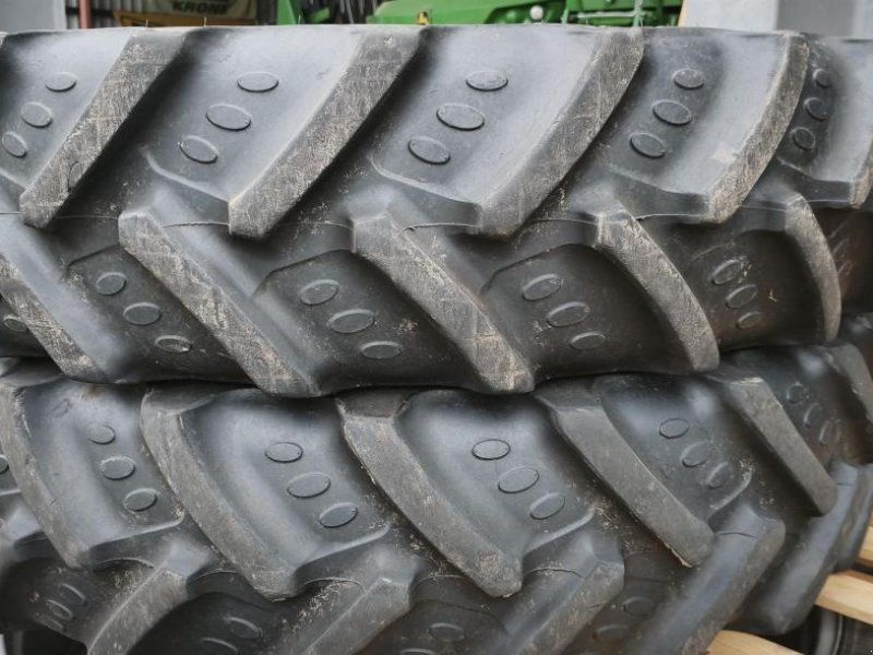 BKT PFLEGERÄDER CNH 2x 320/85R34 2x 340/85R48