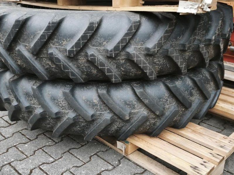 BKT PFLEGERÄDER CNH 2x 320/85R34 2x 340/85R48
