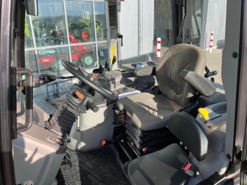 Claas AXOS 240 Advanced