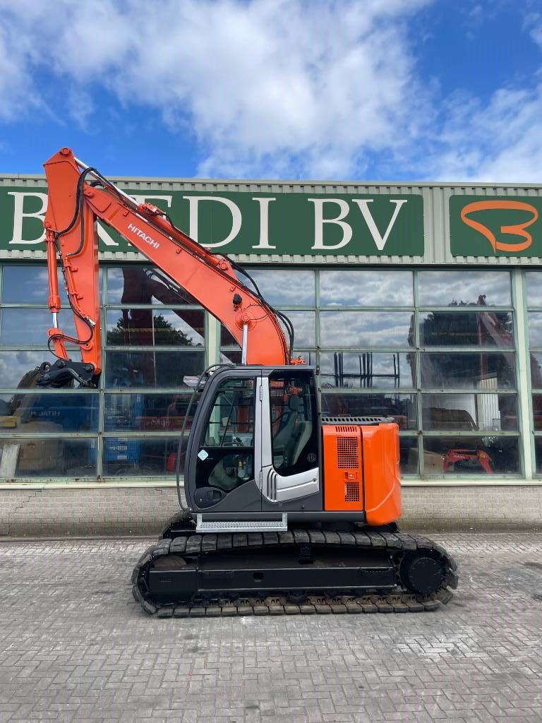 Hitachi ZX135 US-3