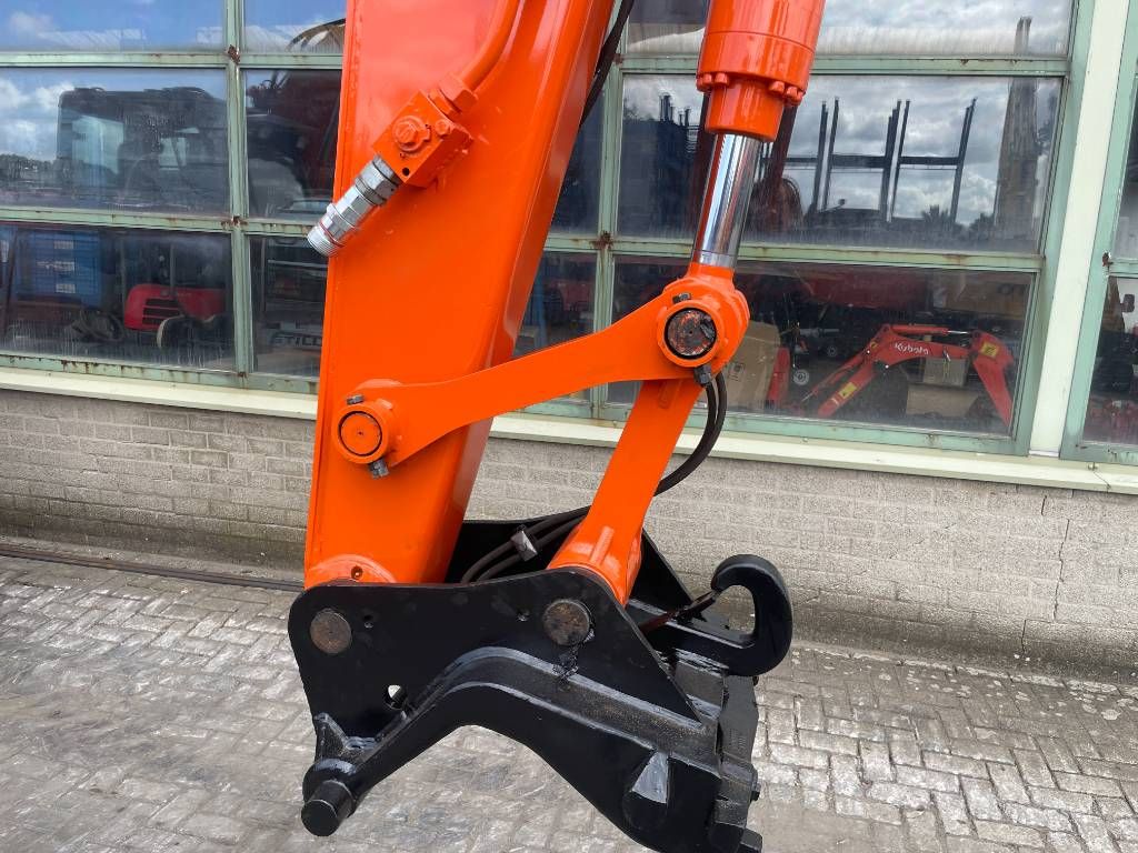 Hitachi ZX135 US-3