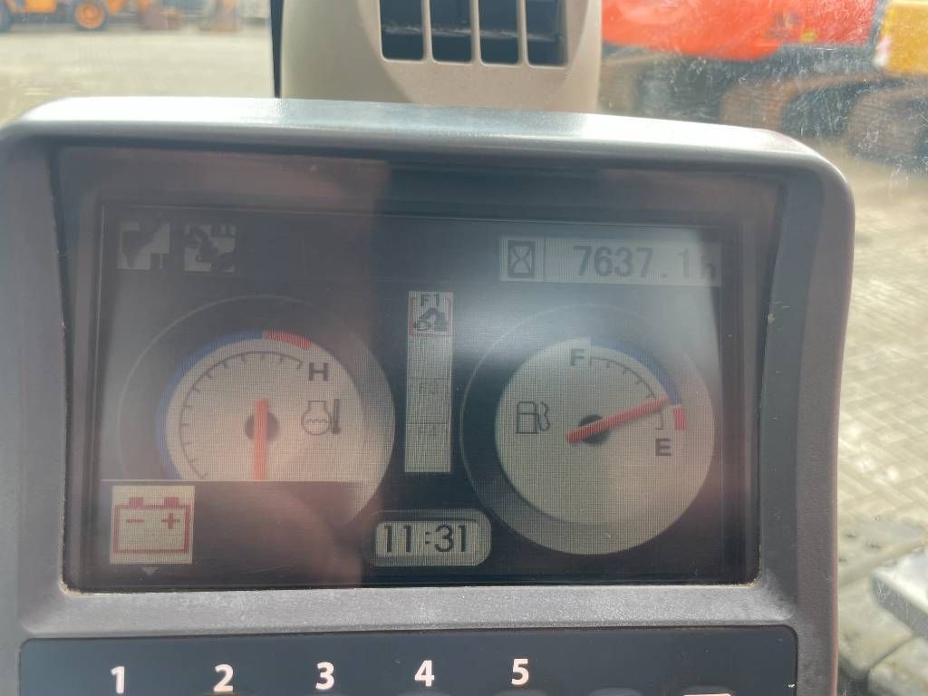 Hitachi ZX135 US-3