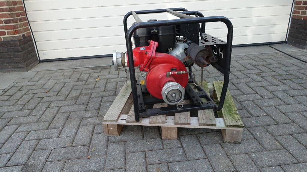 Homelite FP250V waterpomp met Briggs en Stratton motor
