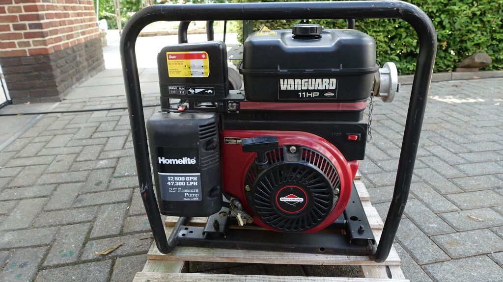Homelite FP250V waterpomp met Briggs en Stratton motor