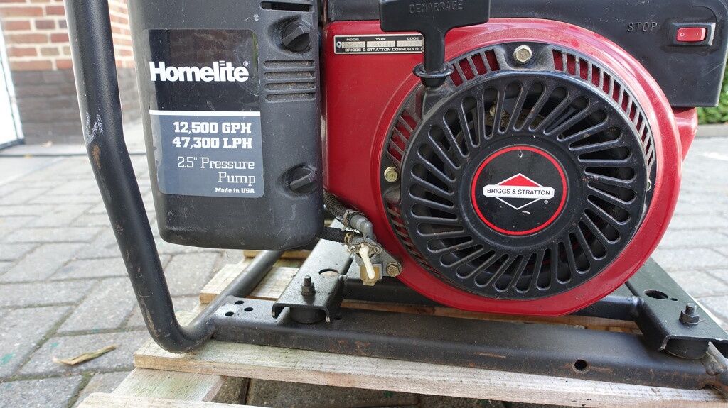 Homelite FP250V waterpomp met Briggs en Stratton motor