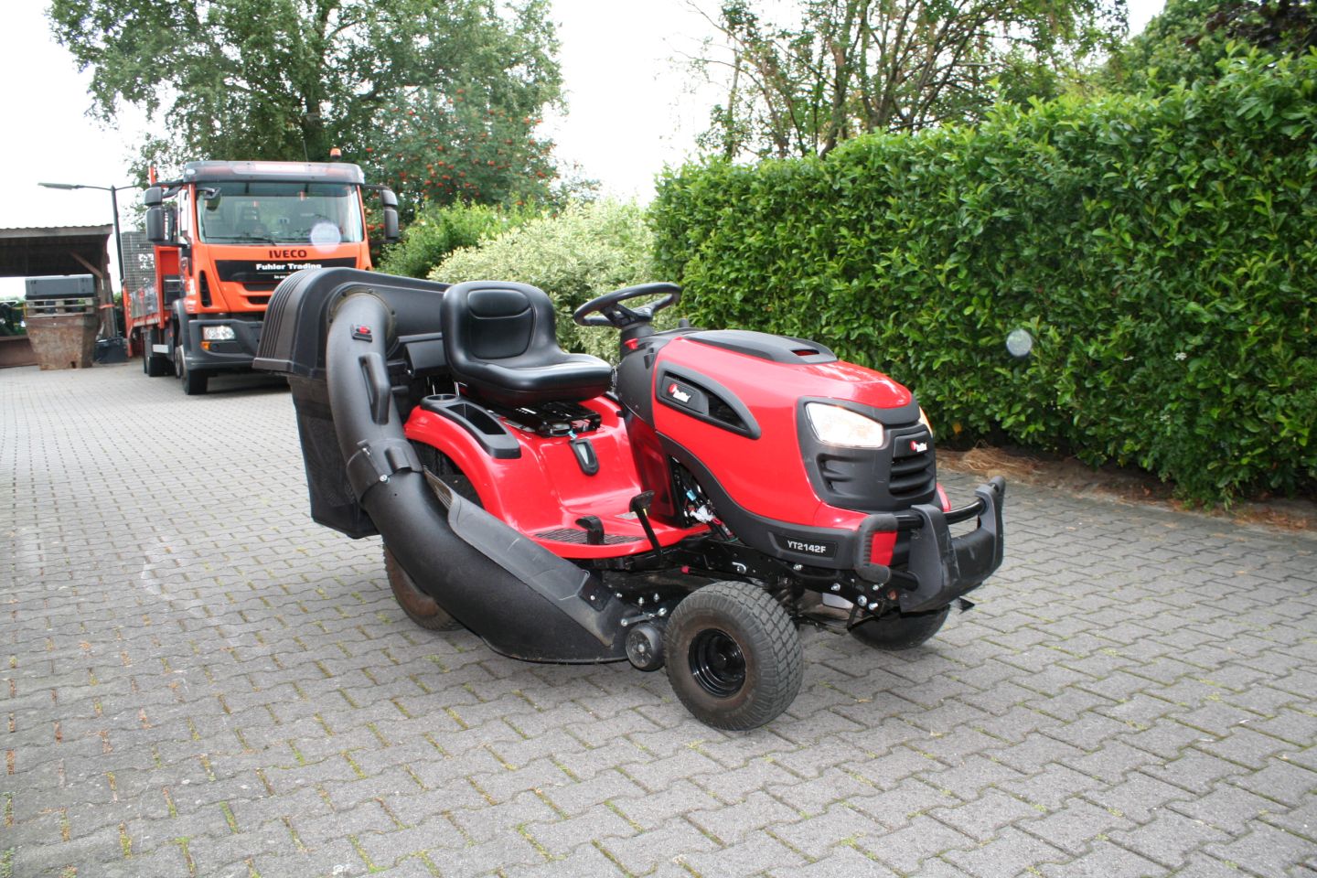 Redmax – Like New Condition